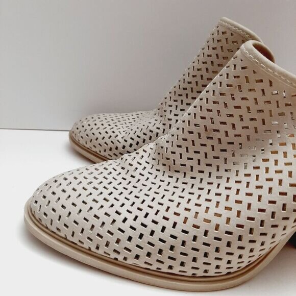 DV by Dolce Vita \ Slip-On Laser Cut-Out Mules Chunky High Heel Shoes Cream 7.5 - Picture 9 of 16